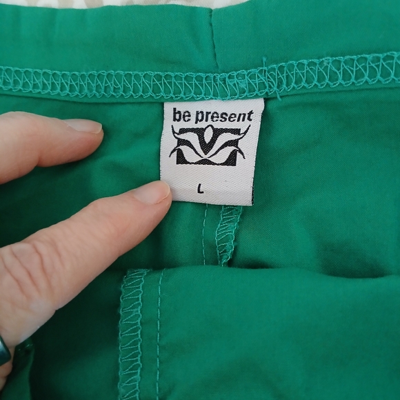 Be Present Green Drawstring Capri Pants Sz L - Picture 4 of 6